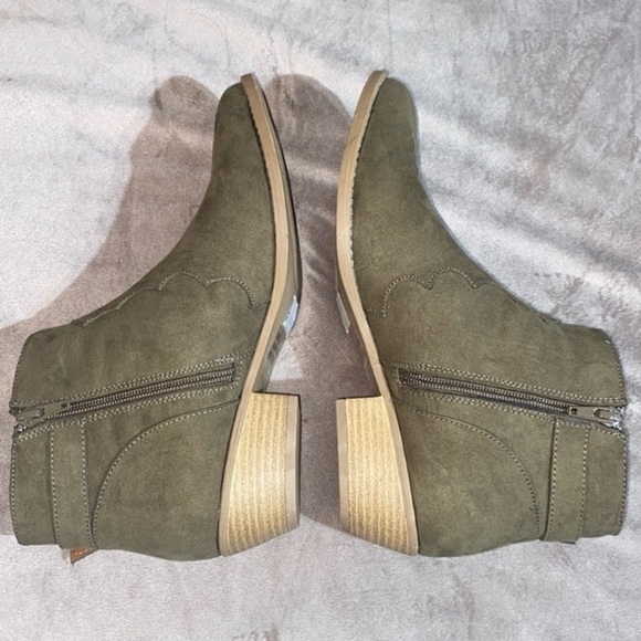 Daytrip Green Ankle Booties Suede Rounded Toe 🆕 - Picture 4 of 6